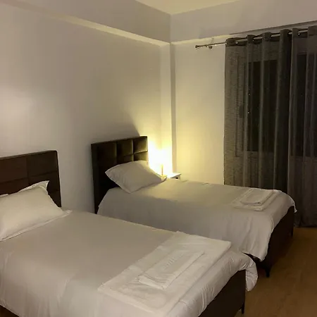 Flat In - Modern & Cozy Apartamento Tirana