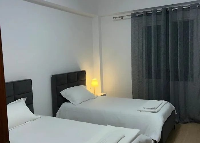 Flat In - Modern & Cozy